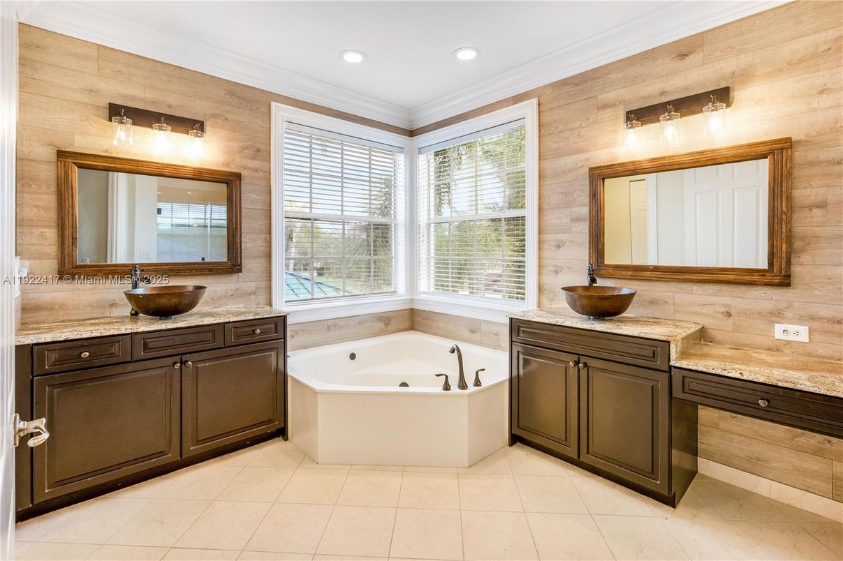 Bathroom, Interior, Recessed Lighting, Wooden Walls