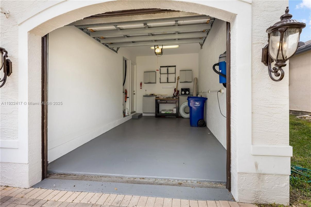 Exterior, Garage