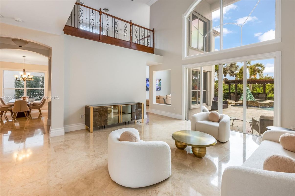 Chandelier, Dining room, Interior, Living room