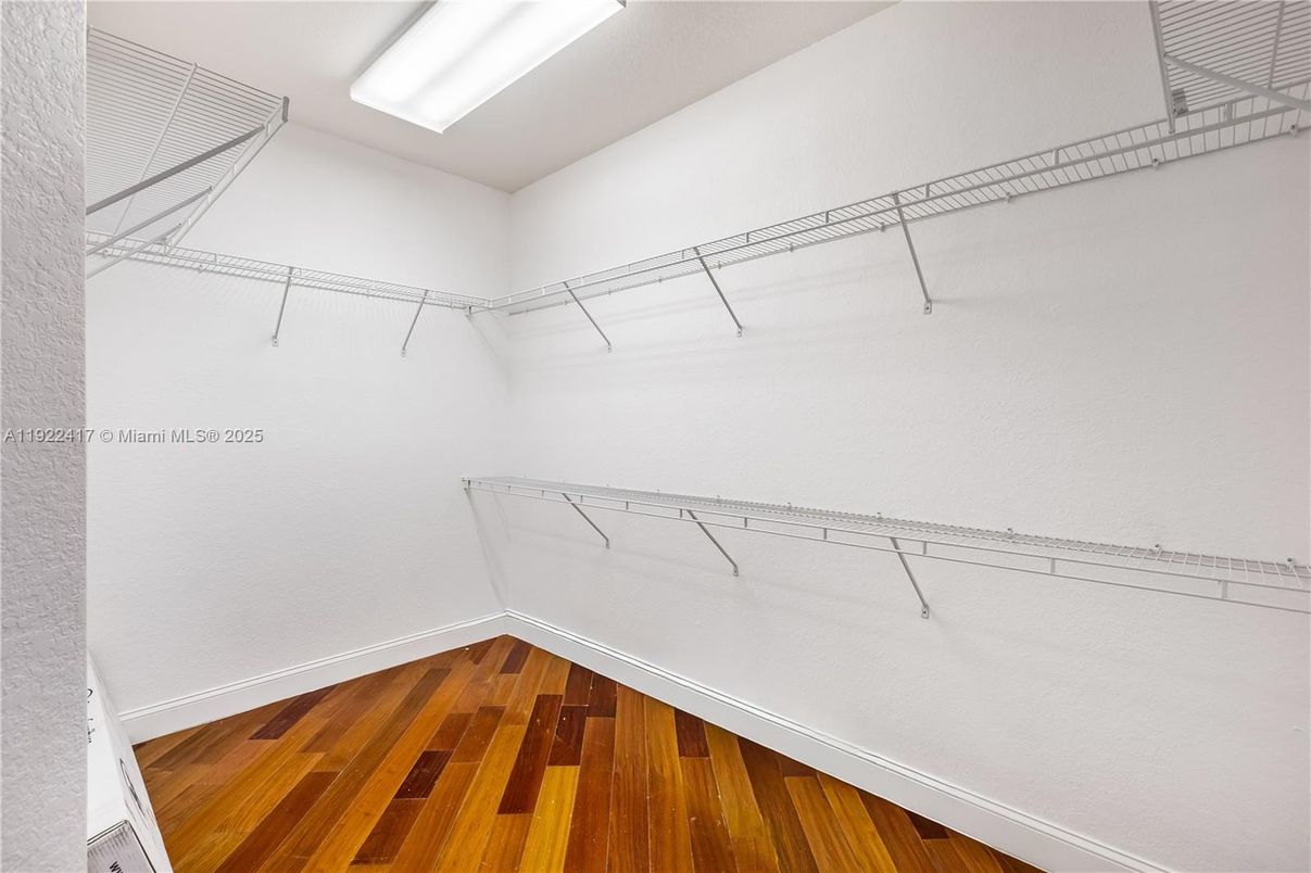 Interior, Walk-in Closets, Wood Texture Flooring