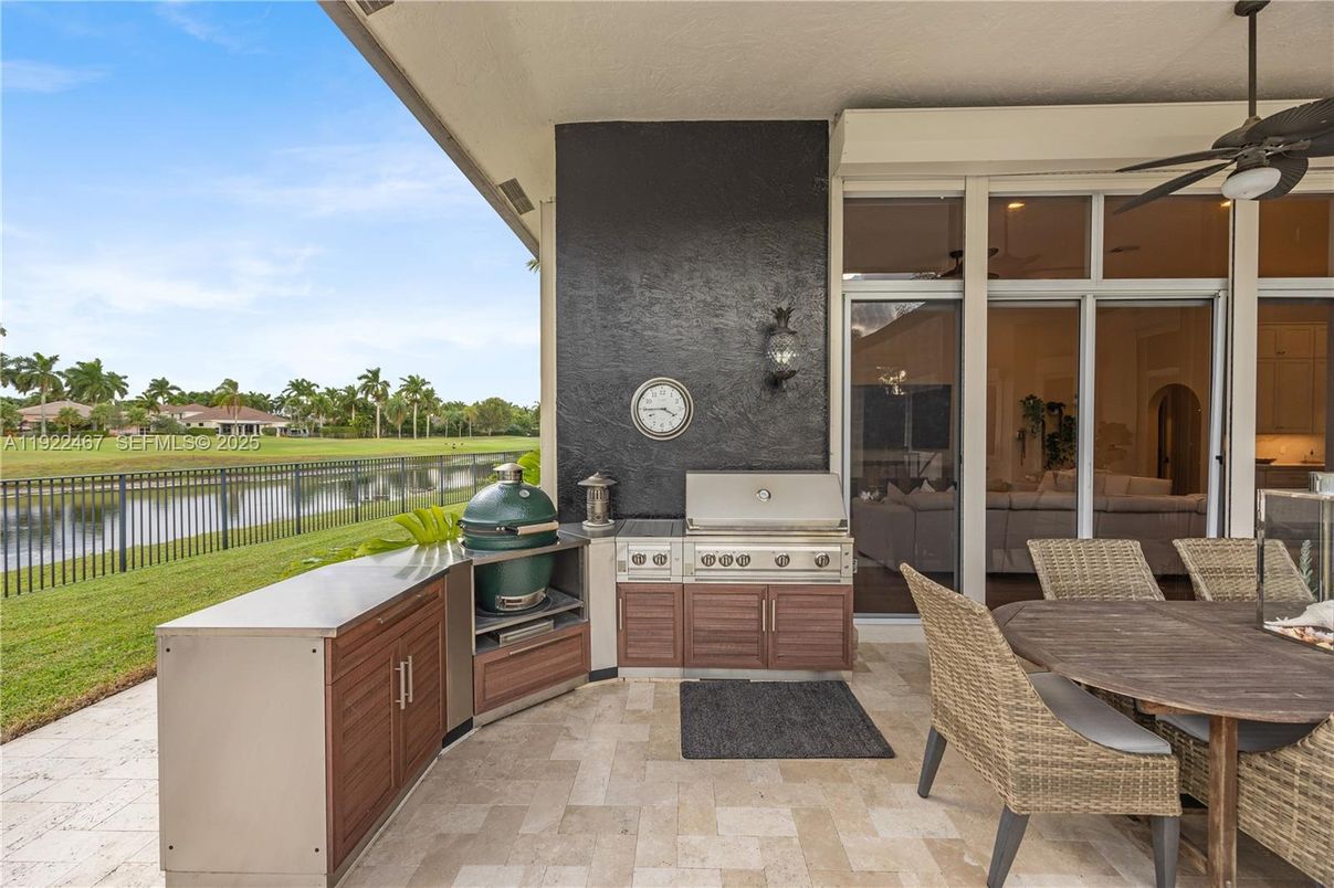 Exterior, Outdoor Kitchen, Water