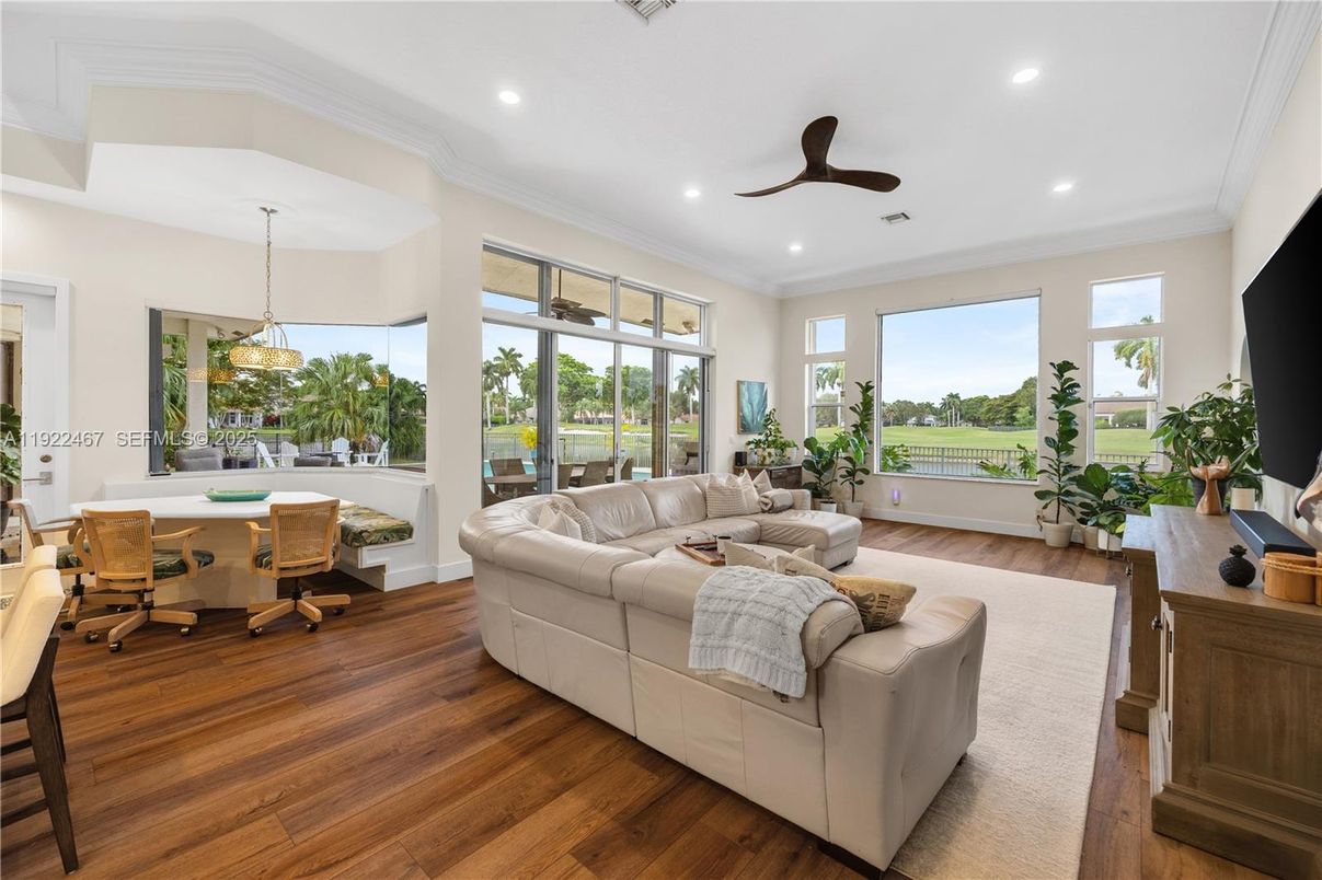 Dining room, Interior, Living room, Pendant Lights, Recessed Lighting, Wood Texture Flooring