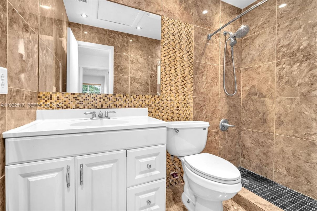 Bathroom, Interior, Recessed Lighting