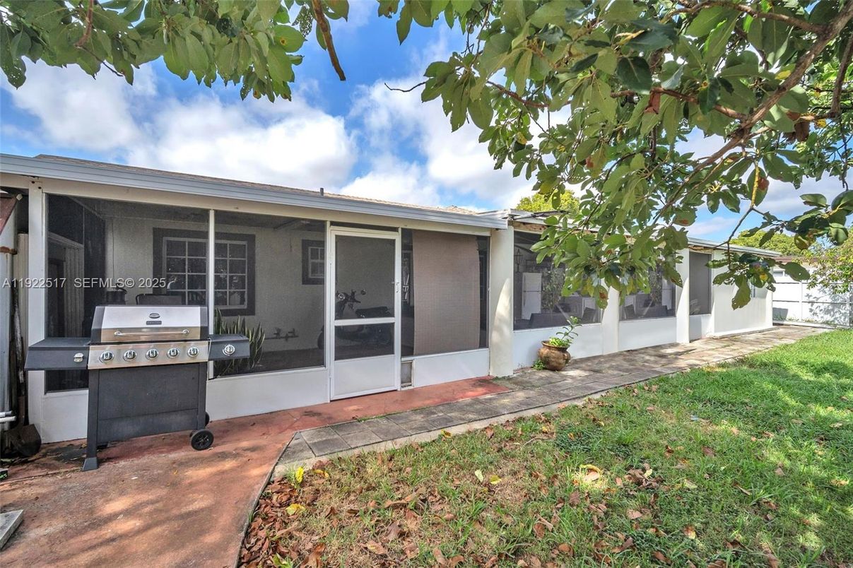 Exterior, Outdoor Kitchen