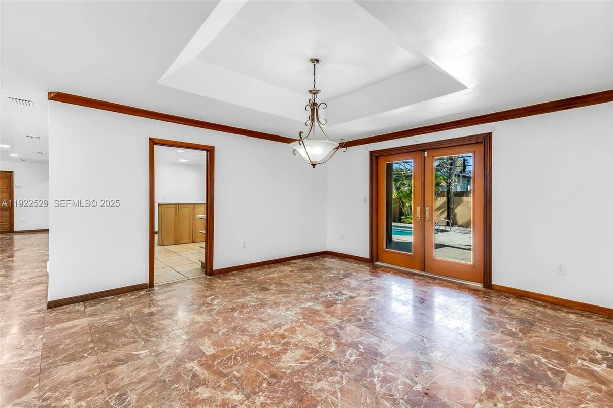 Empty room, Interior, Pendant Lights, Recessed Lighting