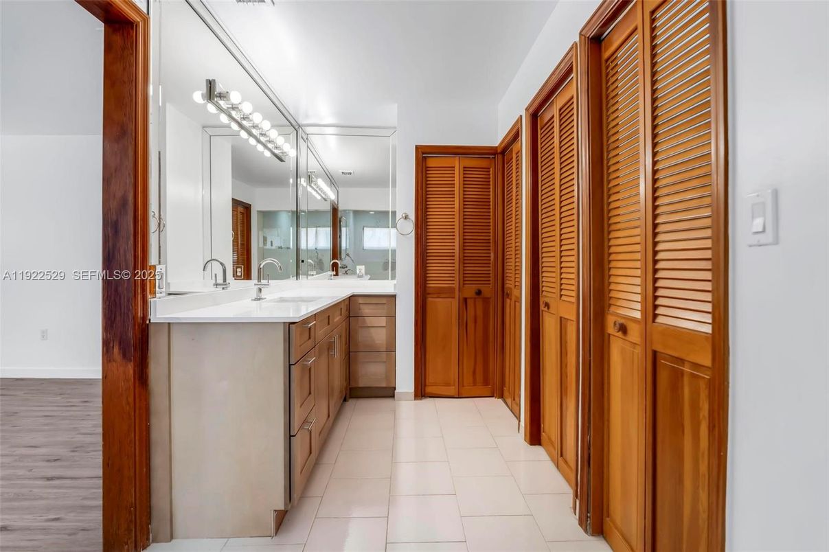 Bathroom, Dual Sink Vanities, Interior, Wood Texture Flooring