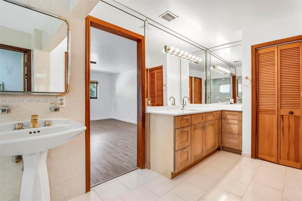 Bathroom, Dual Sink Vanities, Interior, Wood Texture Flooring