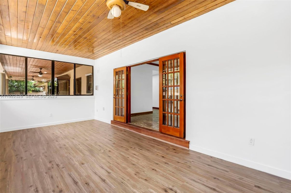 Empty room, Interior, Wooden Ceilings, Wood Texture Flooring