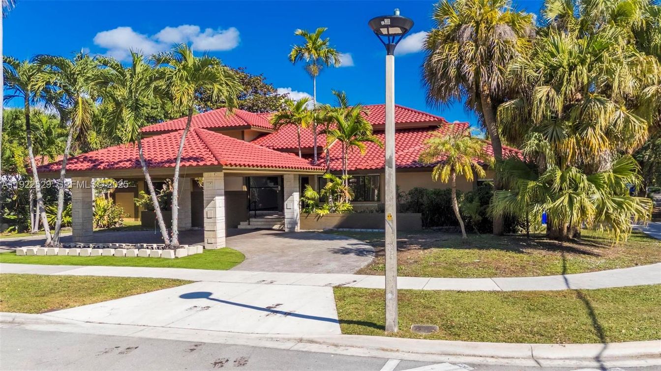 Backyard, Exterior, Facade, Mediterranean