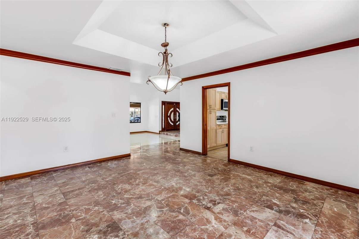 Empty room, Interior, Pendant Lights