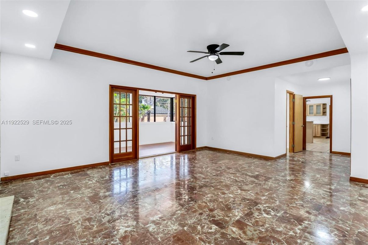 Empty room, Interior, Recessed Lighting