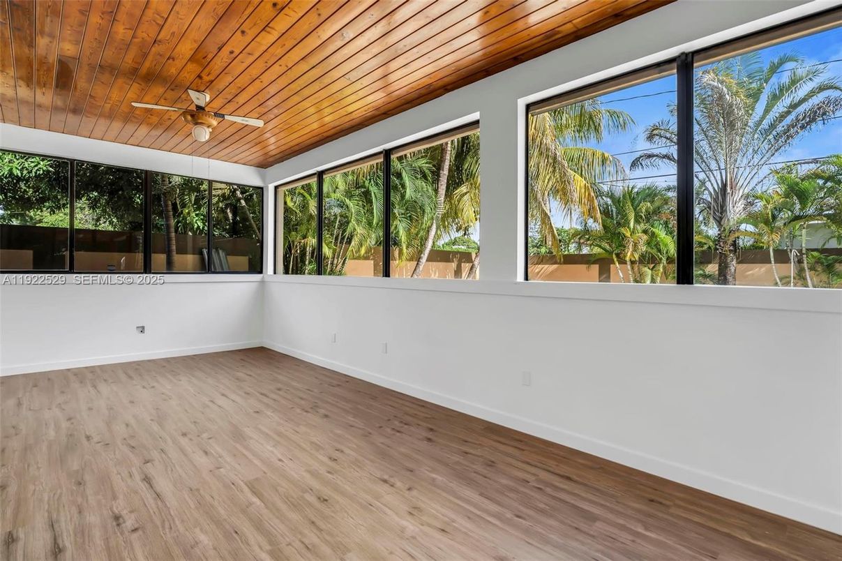 Empty room, Interior, Sun Room, Wooden Ceilings, Wood Texture Flooring