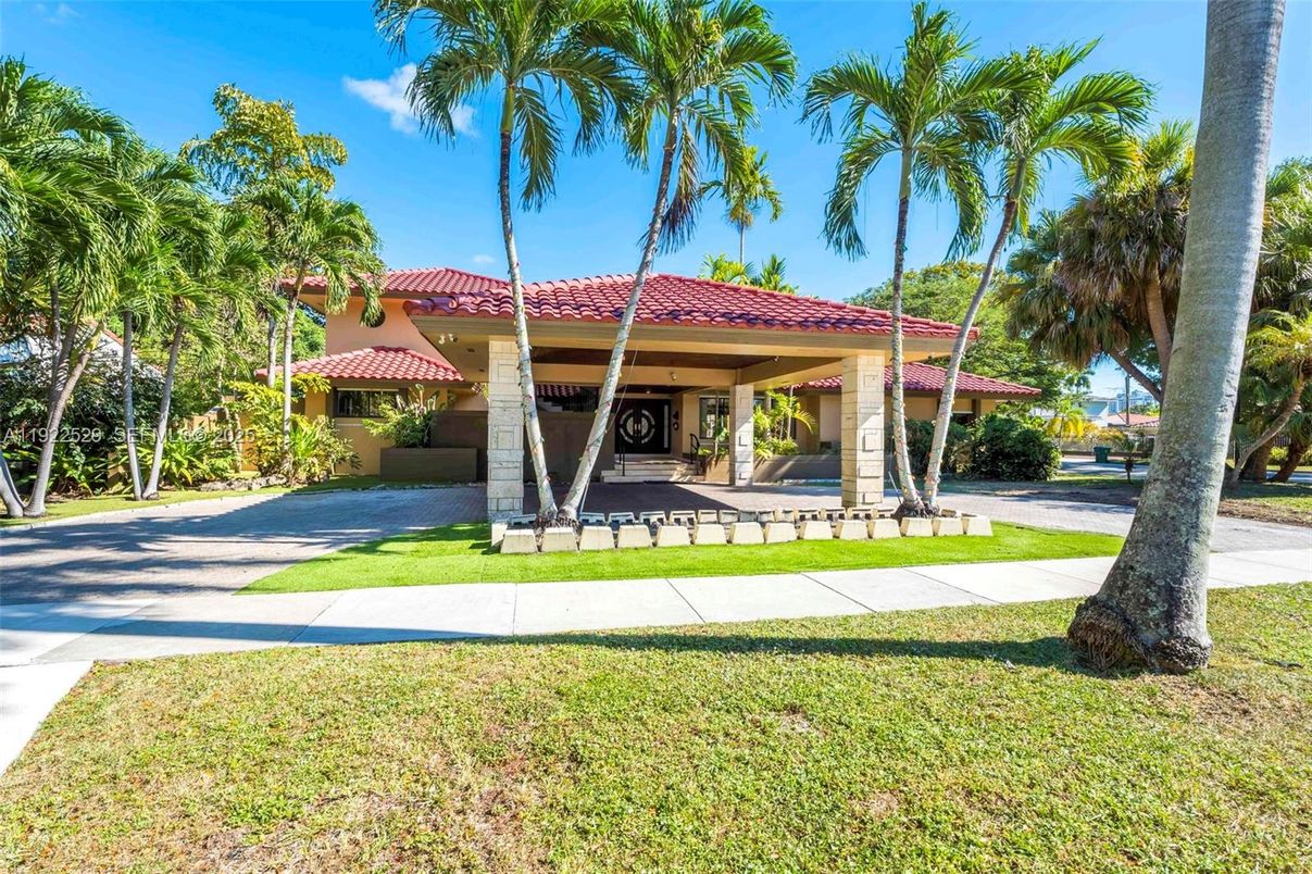 Backyard, Exterior, Facade, Mediterranean