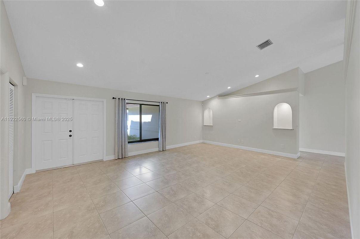 Empty room, Interior, Recessed Lighting