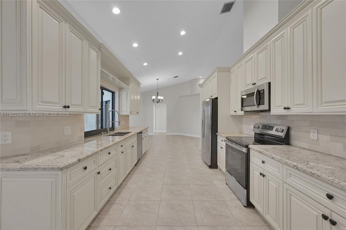 Chandelier, Interior, Kitchen, Recessed Lighting, Stainless Steel Appliances