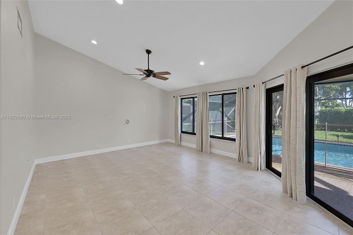 Empty room, Interior, Recessed Lighting