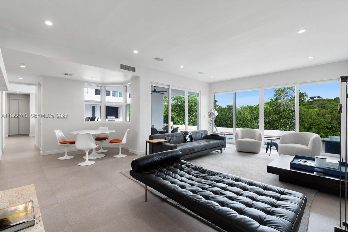 Dining room, Interior, Living room, Recessed Lighting