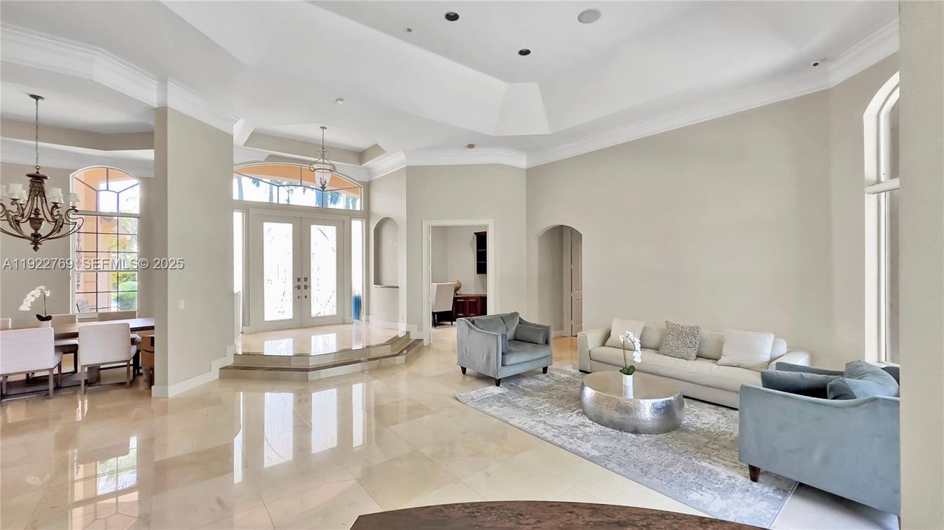 Chandelier, Dining room, Interior, Living room, Pendant Lights, Recessed Lighting