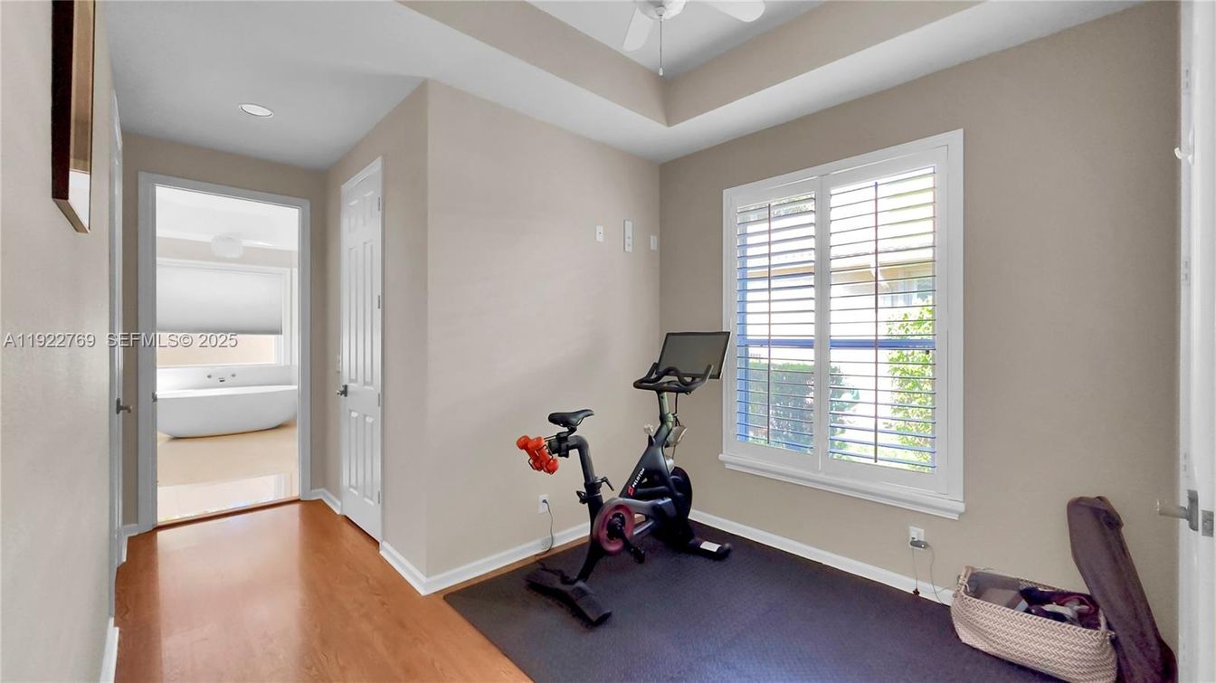 Fitness Equipment, Interior, Recessed Lighting, Wood Texture Flooring