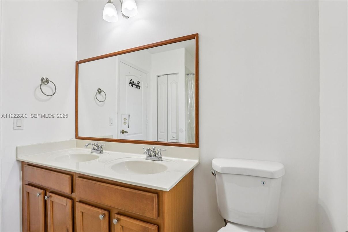 Bathroom, Dual Sink Vanities, Interior