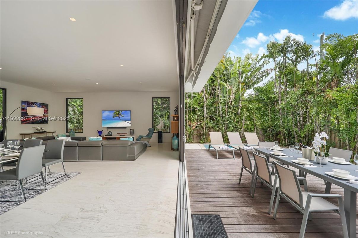 Exterior, Marble, Recessed Lighting