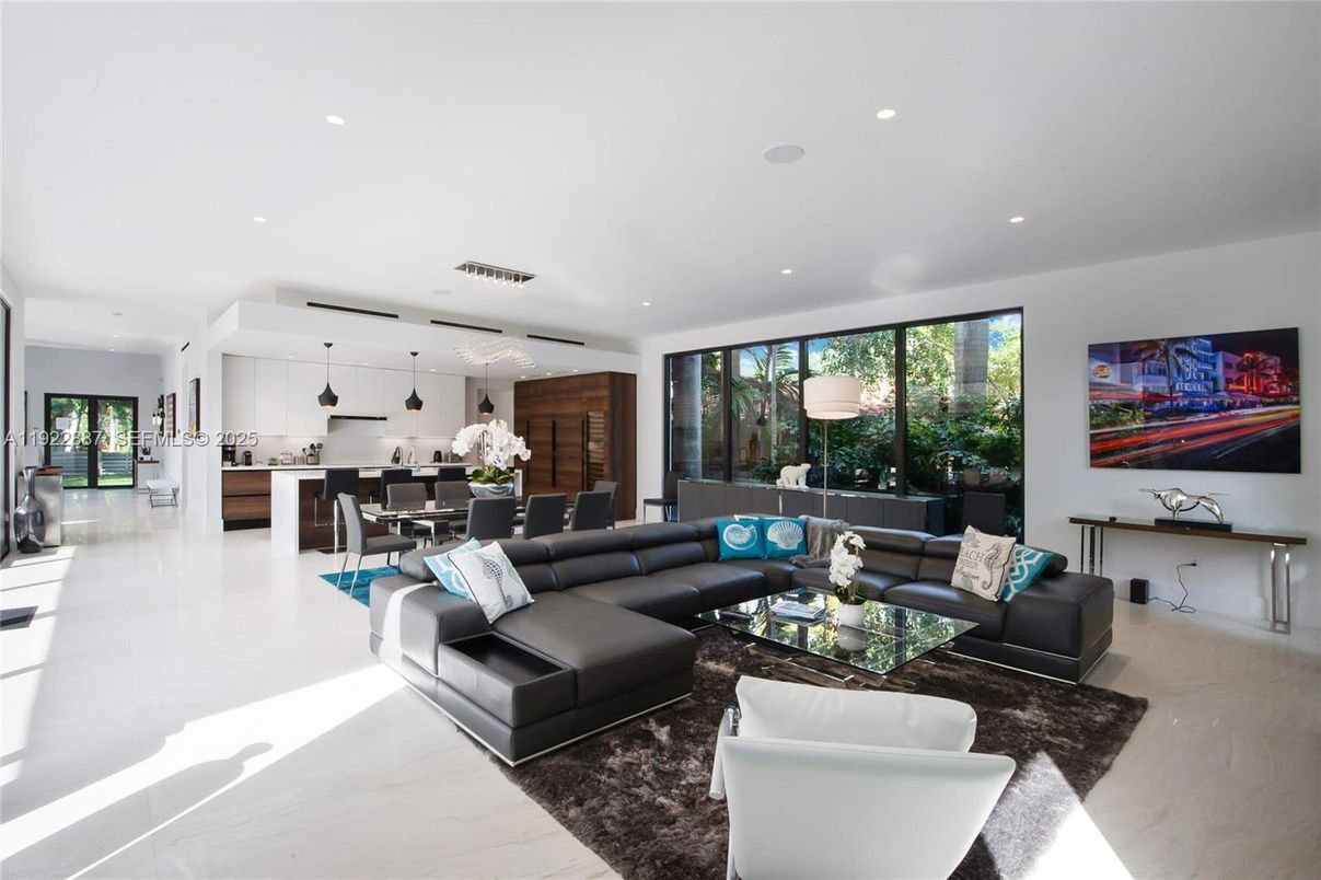 Dining room, Interior, Kitchen, Living room, Pendant Lights, Recessed Lighting