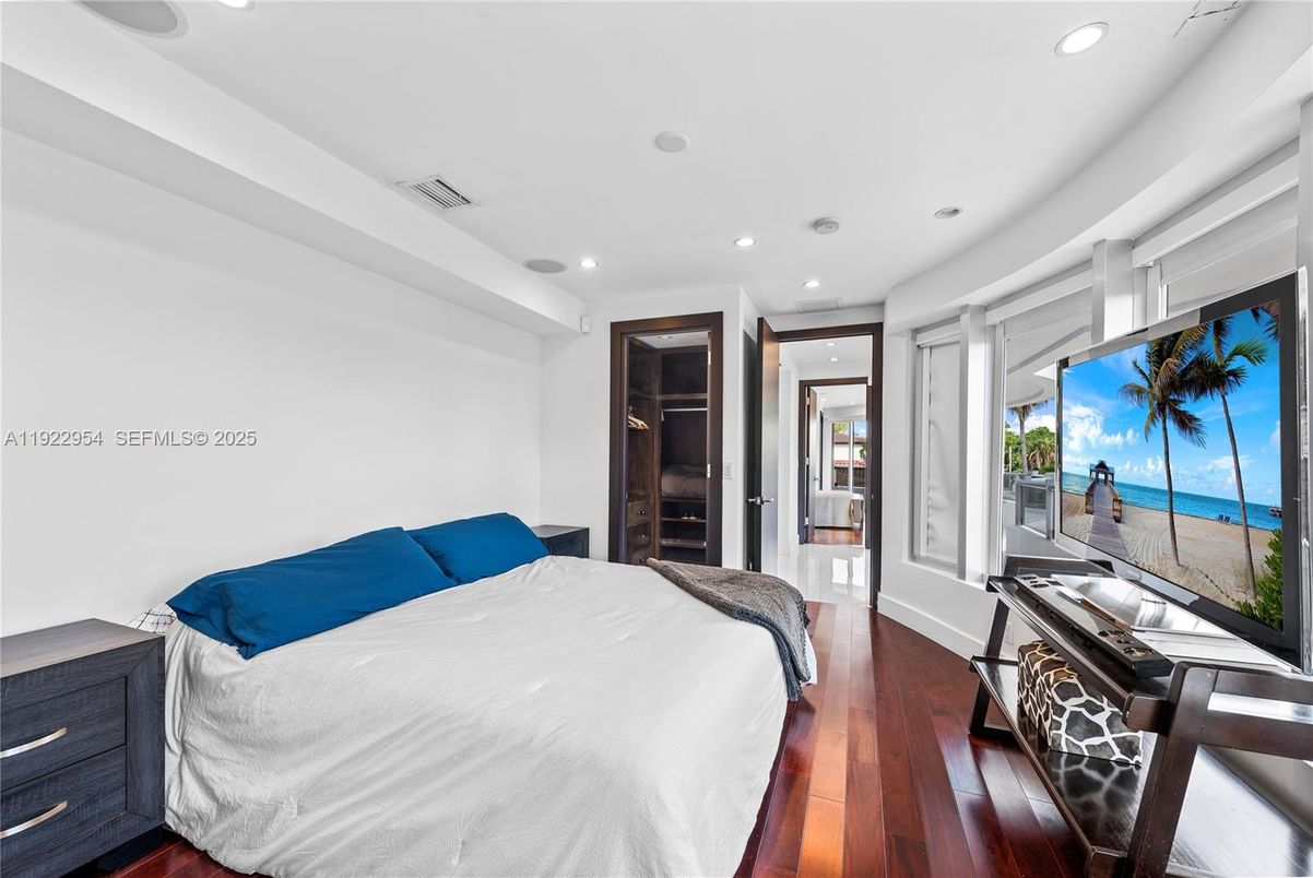 Bedroom, Interior, Recessed Lighting, Water, Wood Texture Flooring