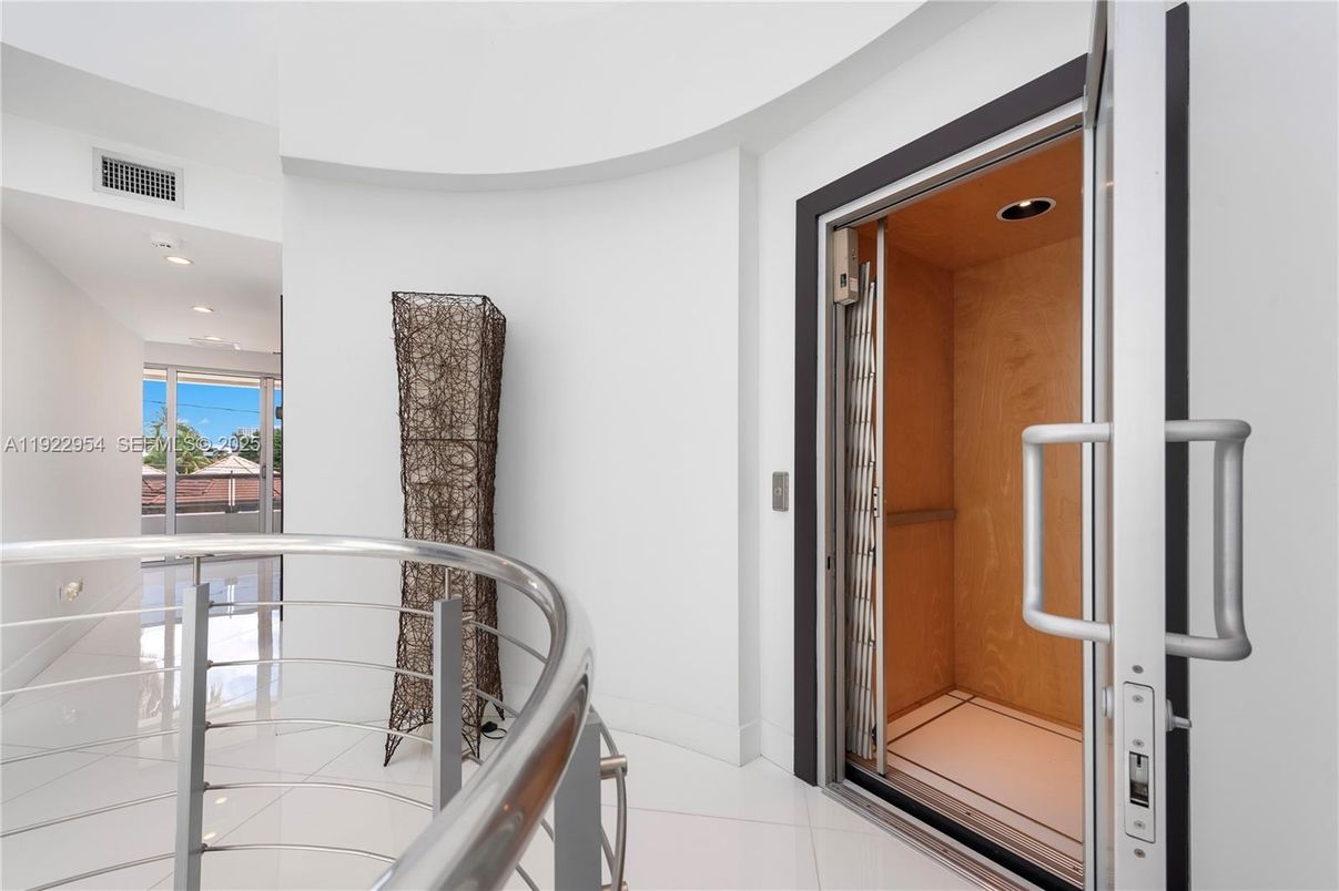 Elevator, Interior, Recessed Lighting, Water