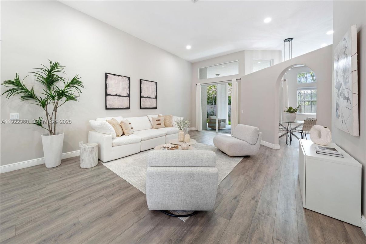 Interior, Living room, Pendant Lights, Recessed Lighting, Wood Texture Flooring