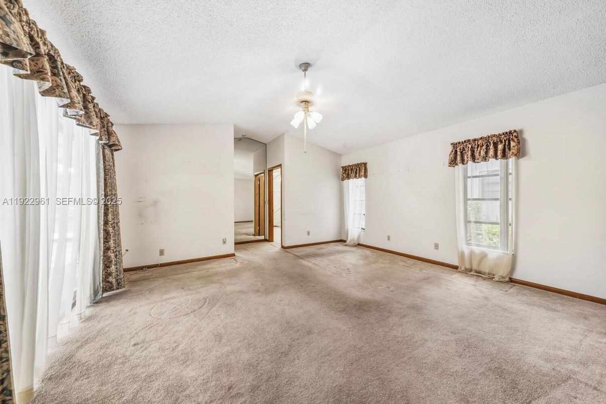 Empty room, Interior, Recessed Lighting