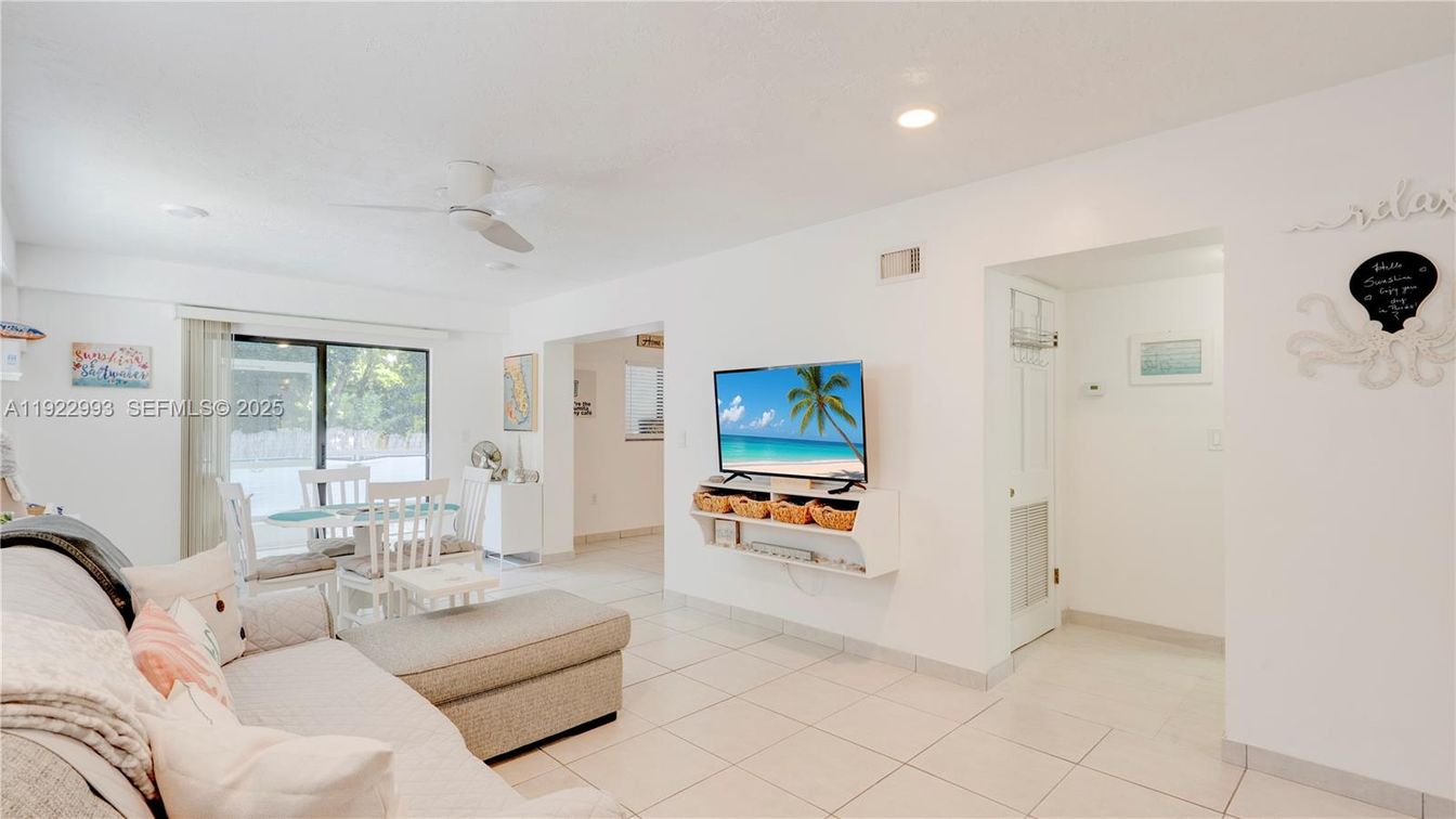 Dining room, Interior, Living room, Recessed Lighting