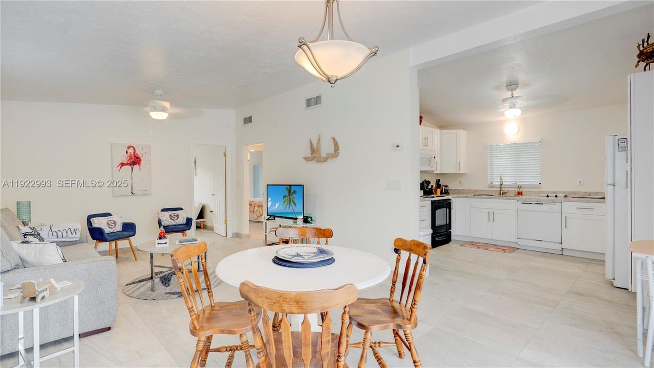 Dining room, Interior, Kitchen, Living room