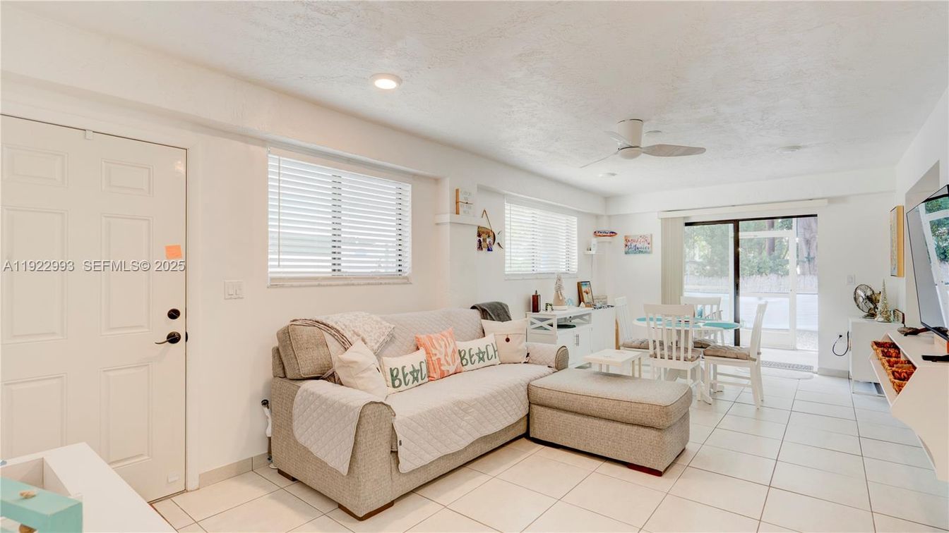 Dining room, Interior, Living room, Recessed Lighting