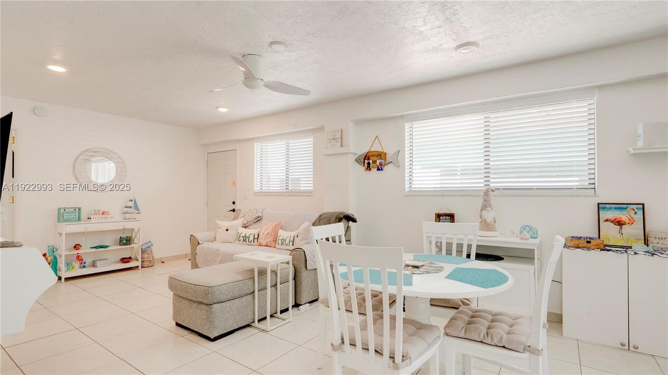 Dining room, Interior, Living room, Recessed Lighting