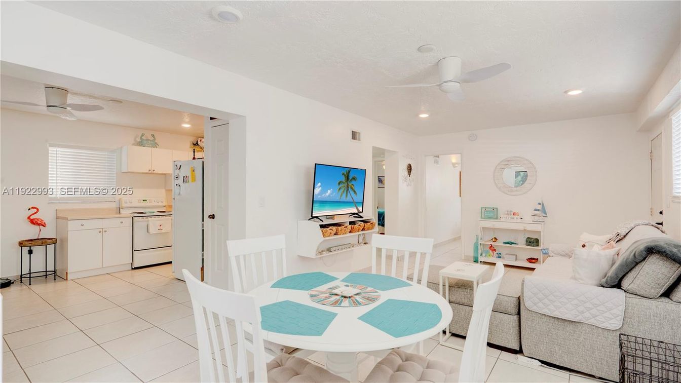 Dining room, Interior, Kitchen, Recessed Lighting