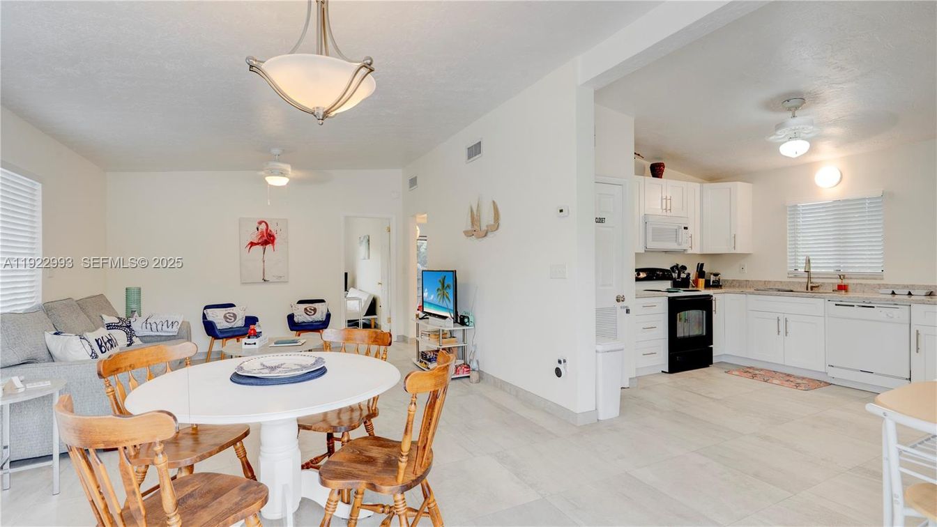 Dining room, Interior, Kitchen, Pendant Lights