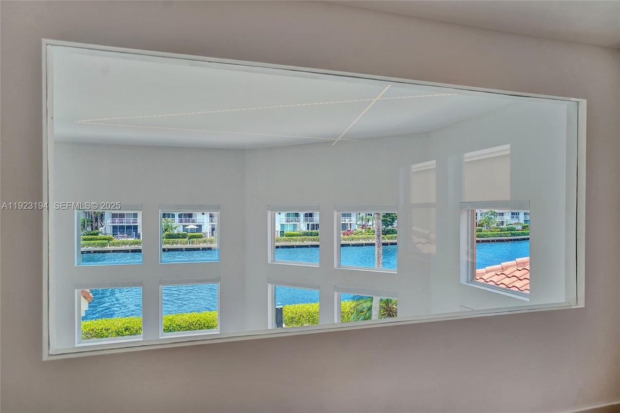 Empty room, Interior, Water