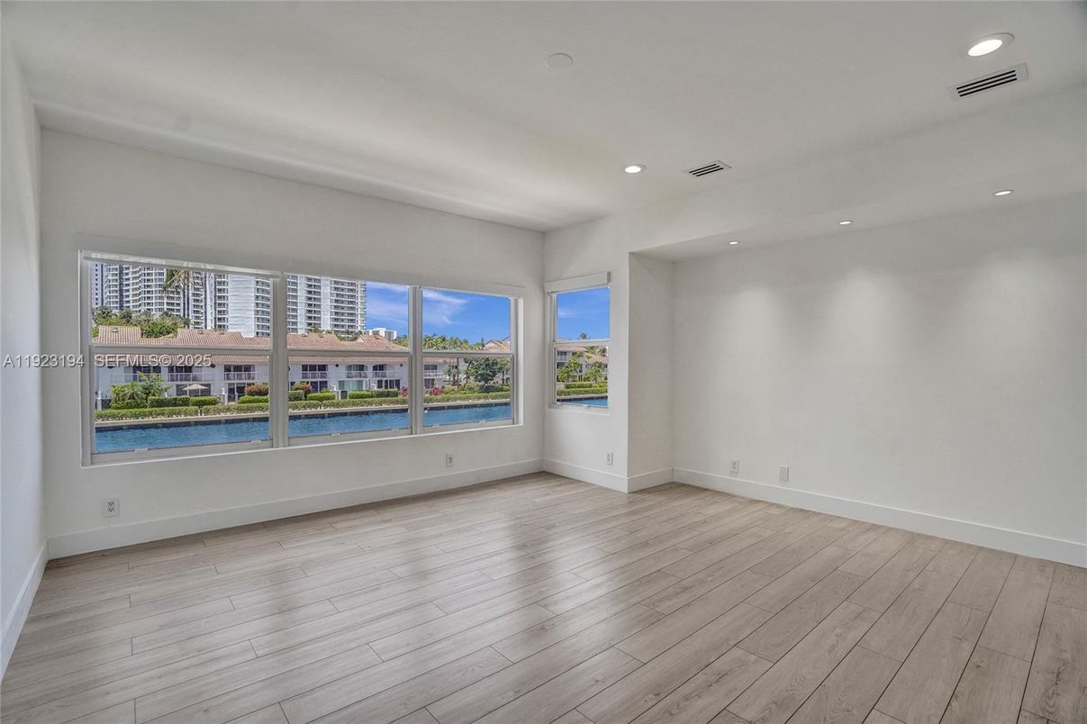 Empty room, Interior, Recessed Lighting, Water, Wood Texture Flooring