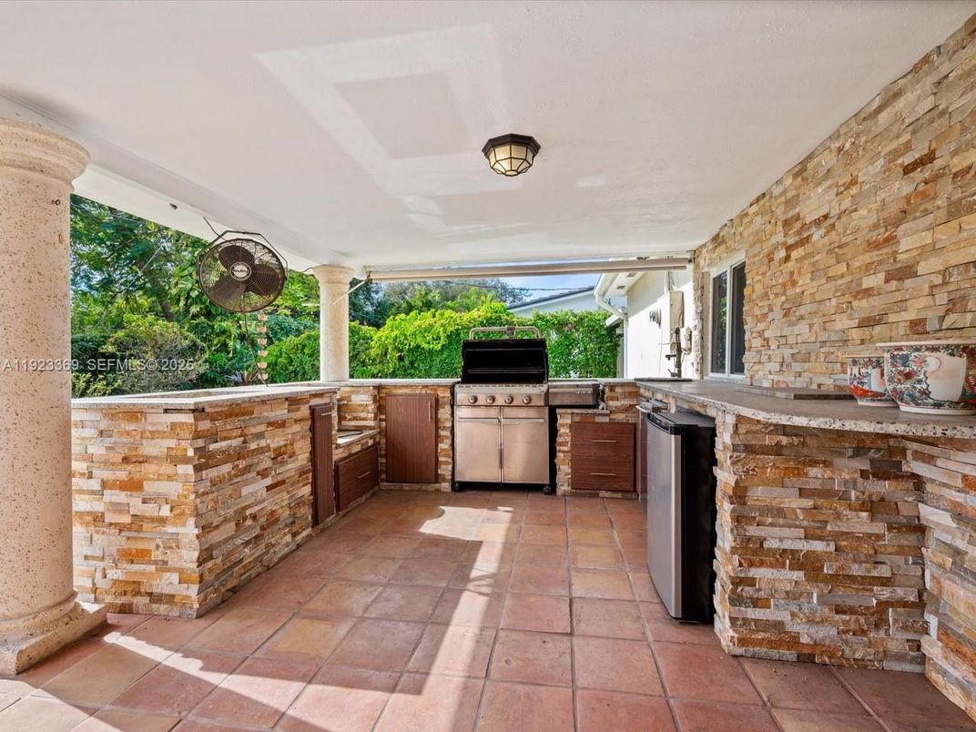 Exterior, Outdoor Kitchen