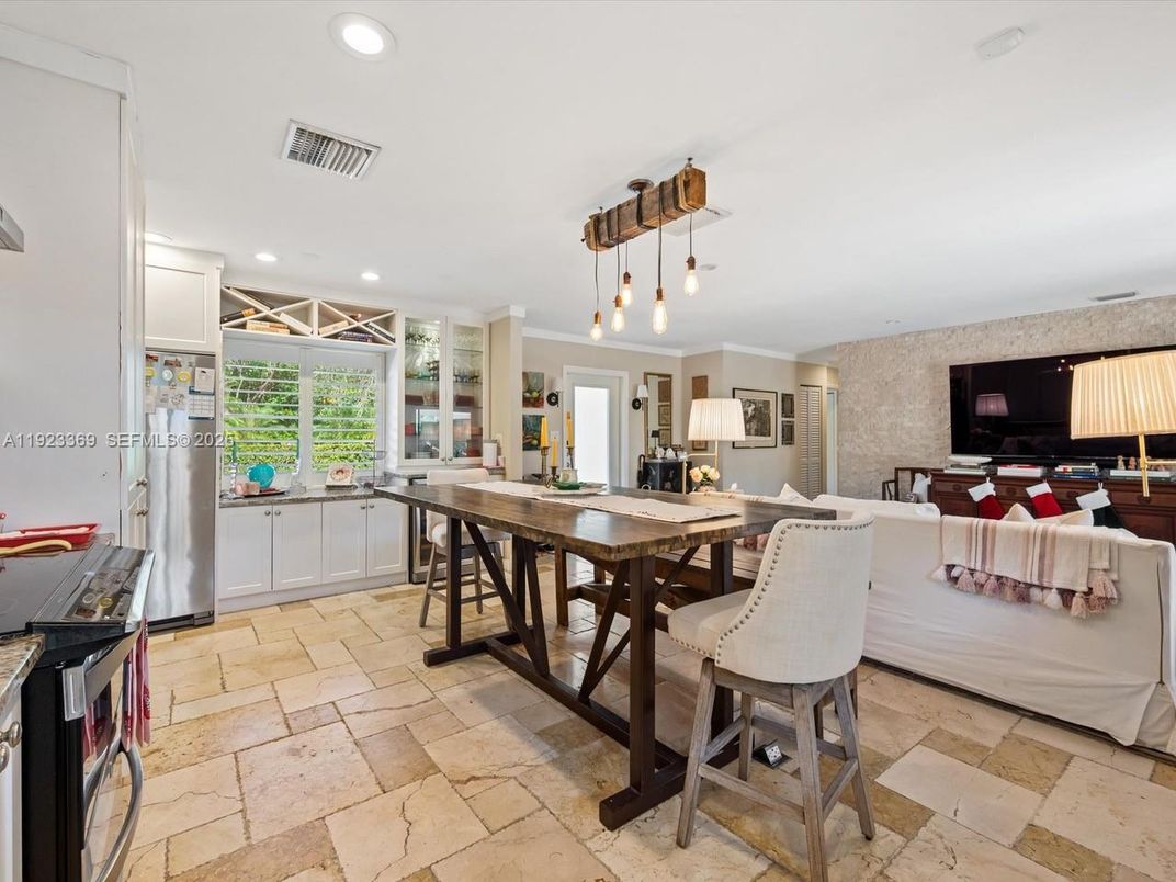 Dining room, Interior, Living room, Pendant Lights, Recessed Lighting