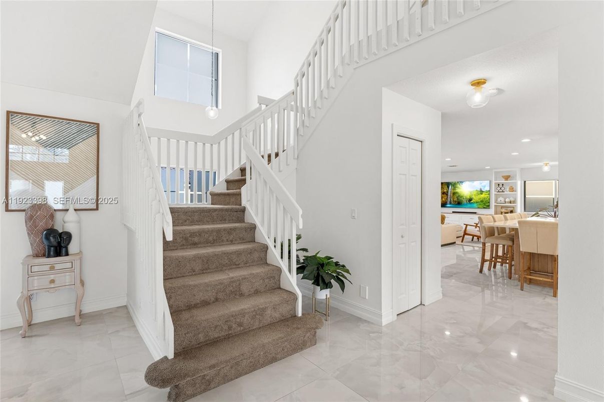 Dining room, Interior, Pendant Lights, Recessed Lighting