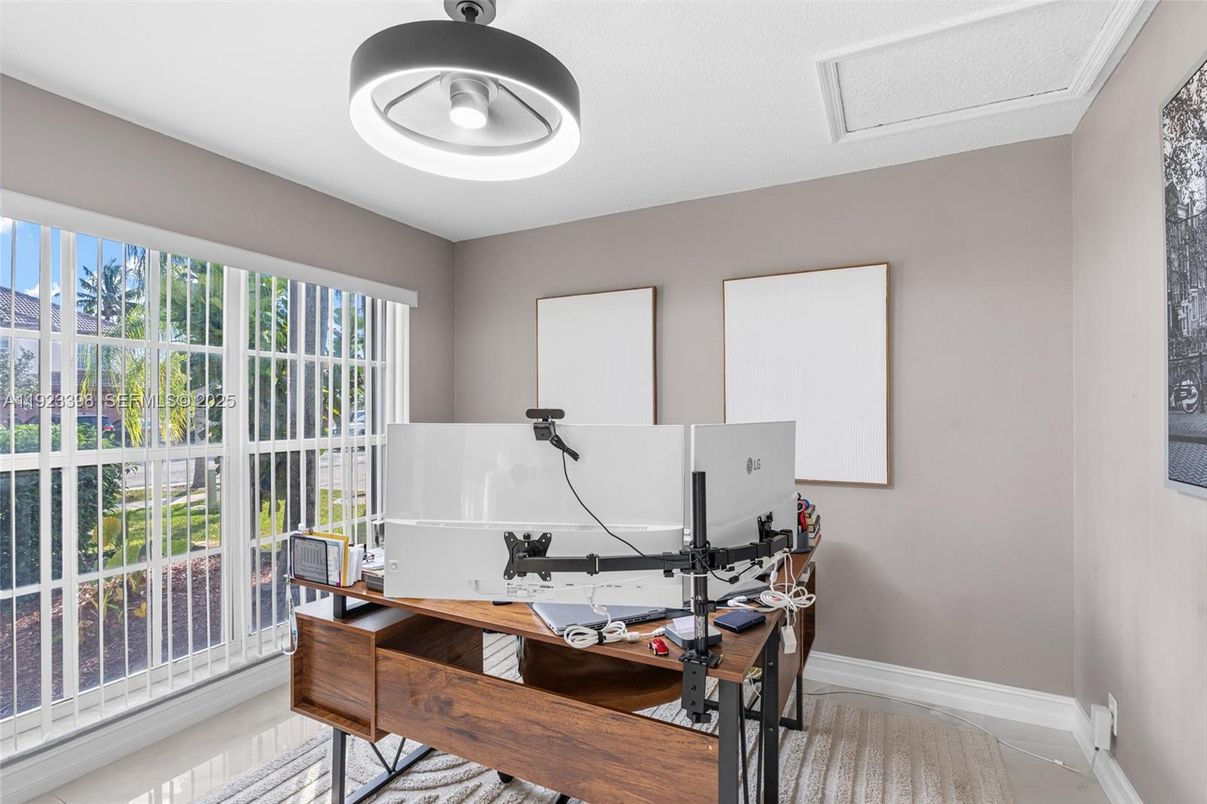 Home Office, Interior