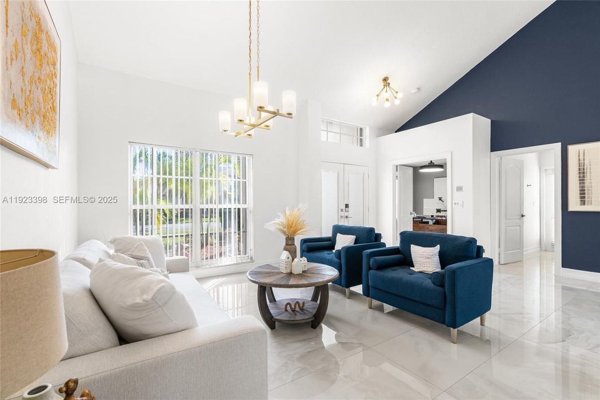 Chandelier, Interior, Living room, Pendant Lights