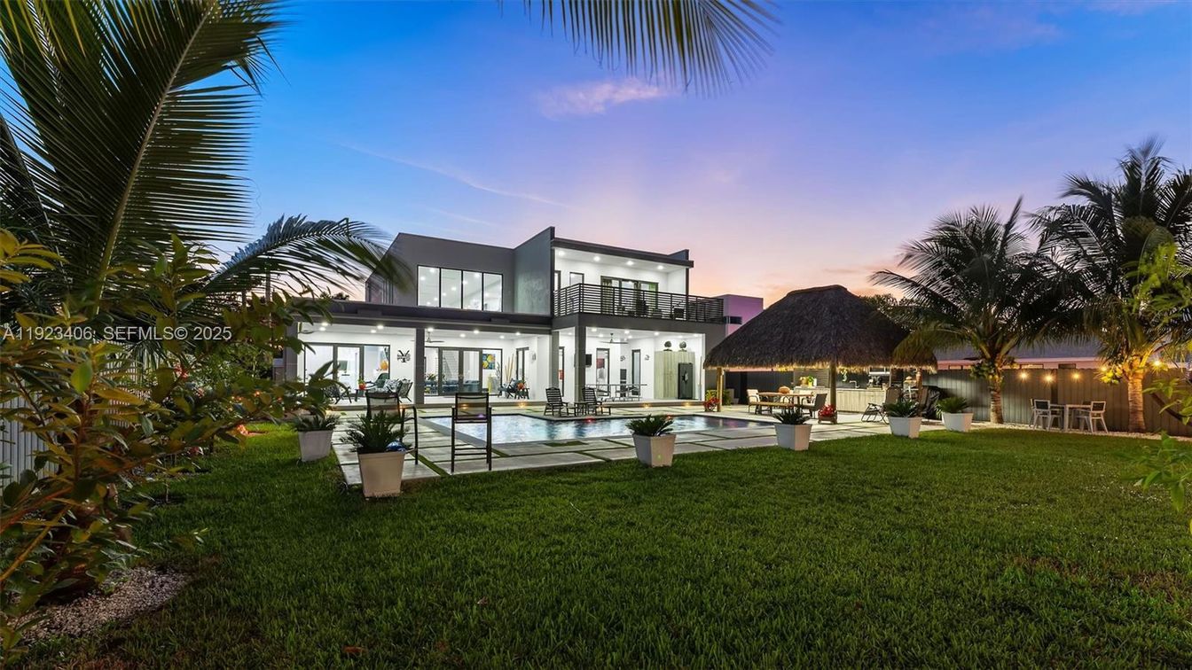 Backyard, Exterior, Pool