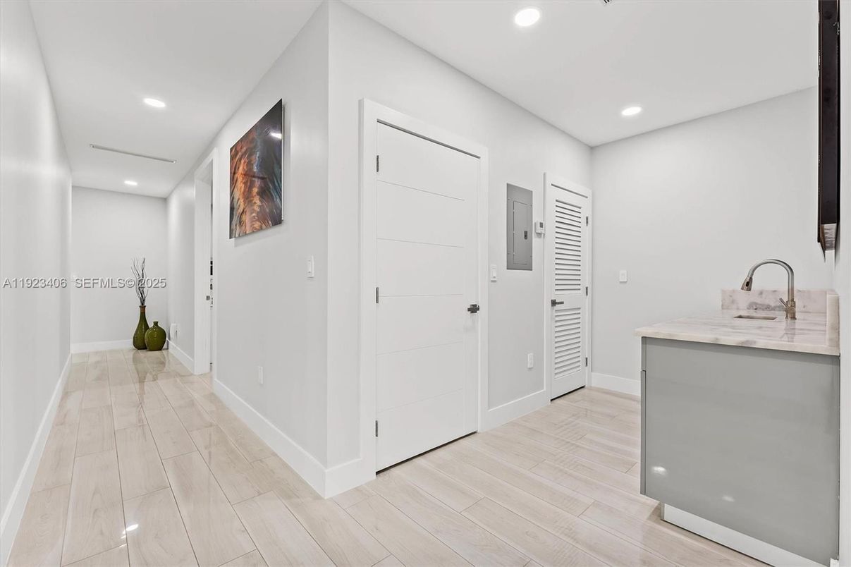 Interior, Recessed Lighting, Wood Texture Flooring