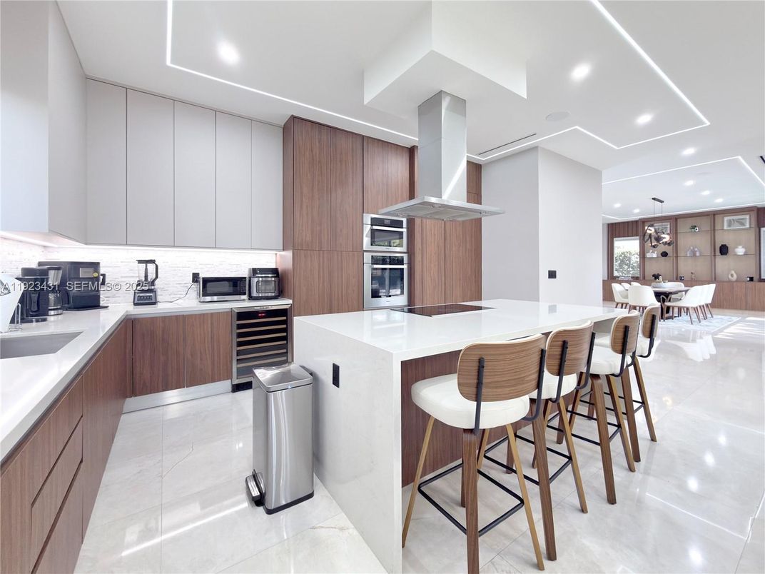 Dining room, Interior, Kitchen, Pendant Lights, Recessed Lighting, Stainless Steel Appliances