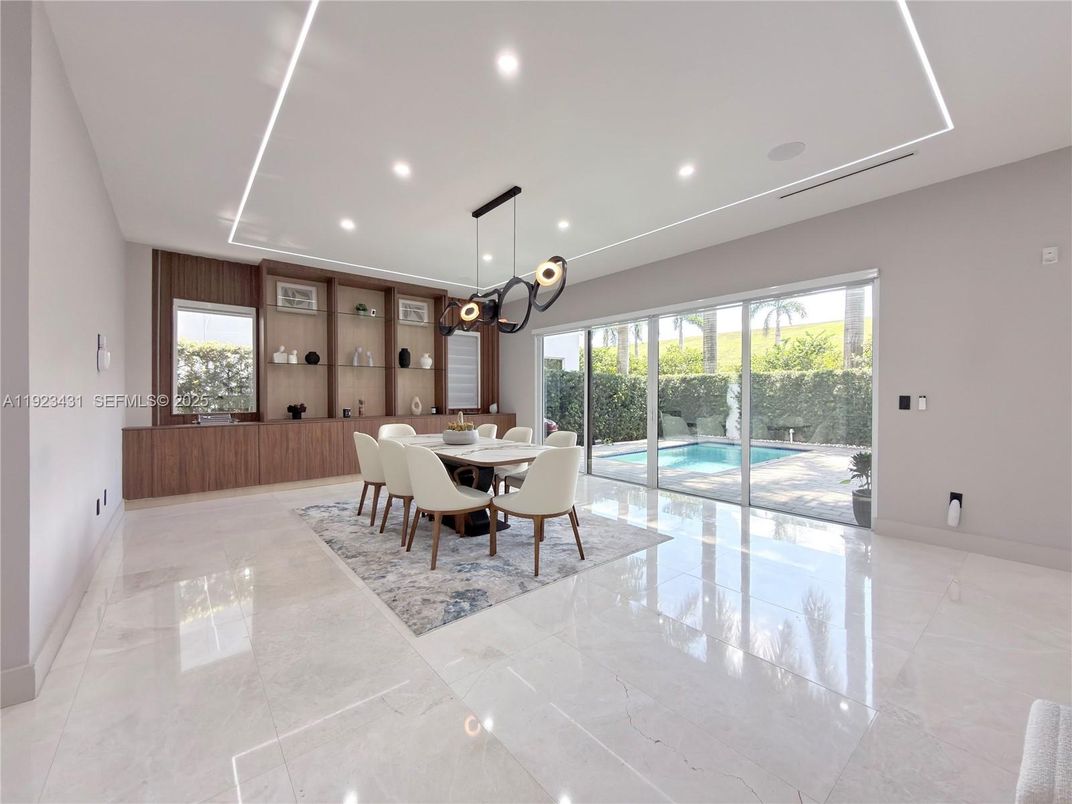 Dining room, Interior, Pendant Lights, Recessed Lighting