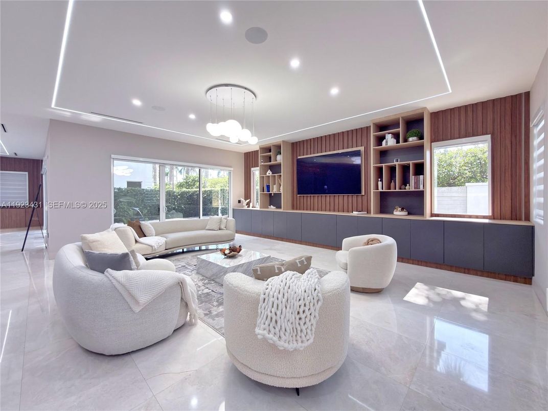 Interior, Living room, Pendant Lights, Recessed Lighting