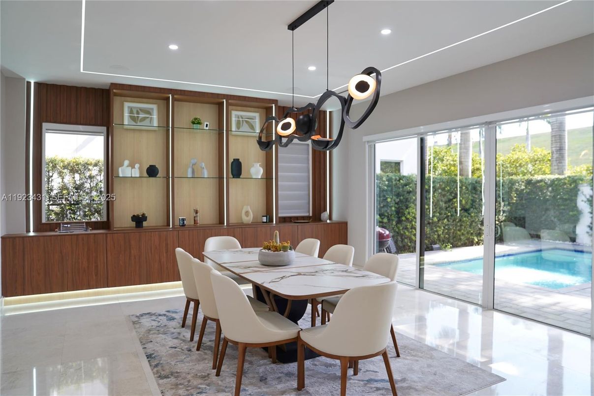 Dining room, Interior, Pendant Lights, Recessed Lighting