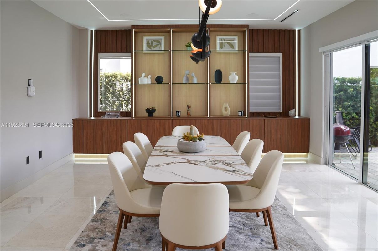 Dining room, Interior